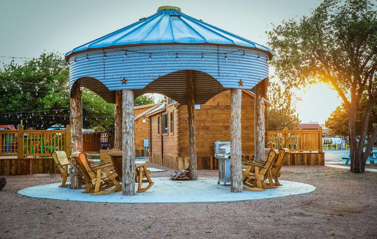 The Big Texan - Cabins And Wagons 애머릴로 외부 사진