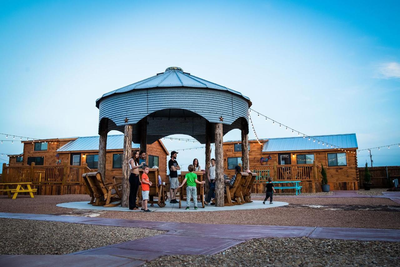 The Big Texan - Cabins And Wagons 애머릴로 외부 사진