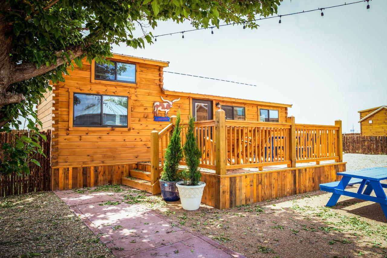 The Big Texan - Cabins And Wagons 애머릴로 외부 사진