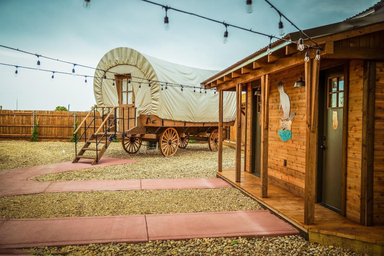 The Big Texan - Cabins And Wagons 애머릴로 외부 사진