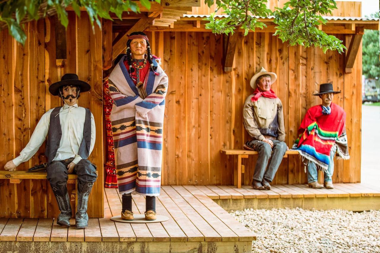 The Big Texan - Cabins And Wagons 애머릴로 외부 사진